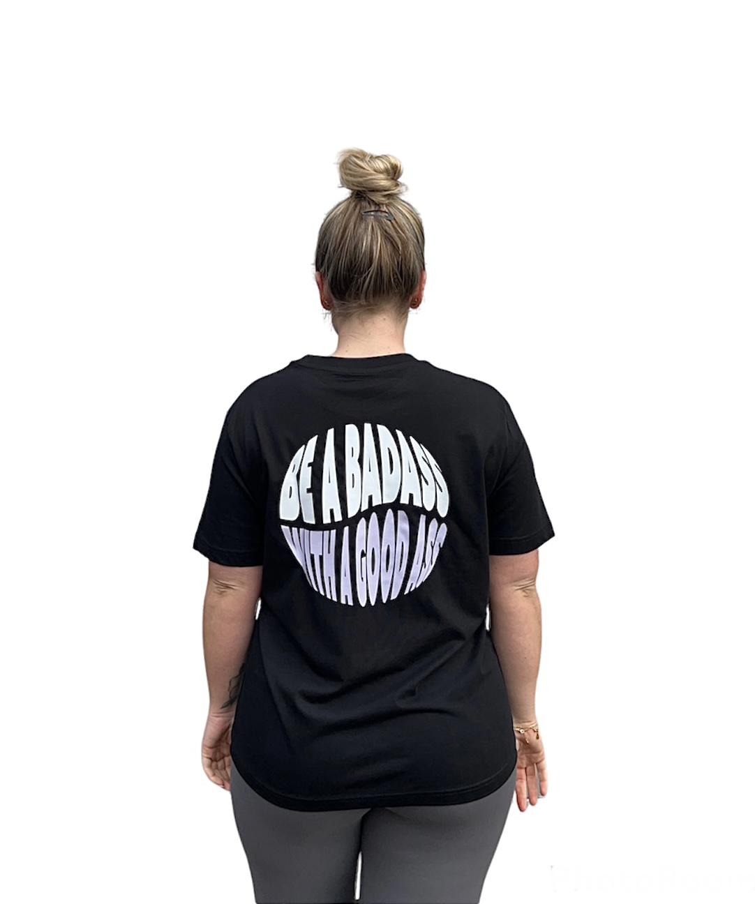 T-shirt: Be a badass with a good ass (paars-wit) (XL)